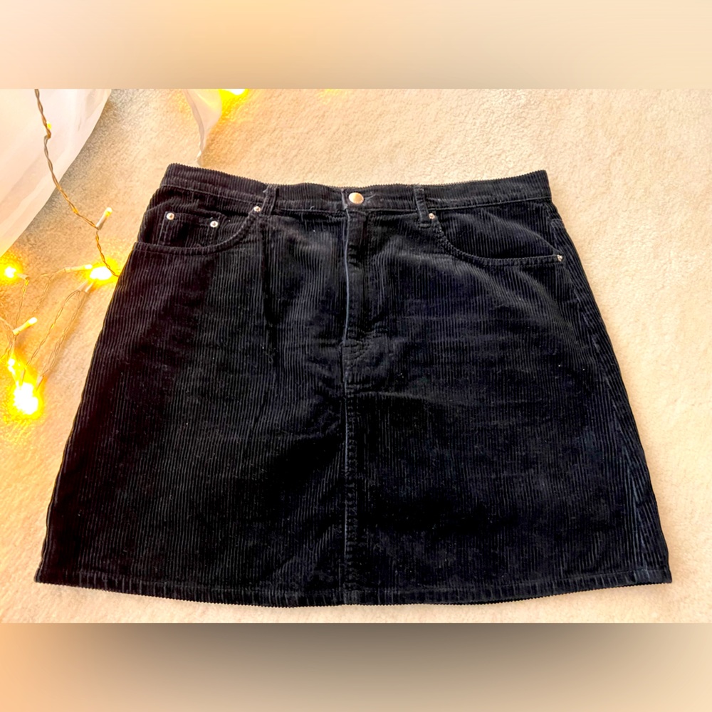 H&M Black Suede Ribbed Mini Skirt with Pockets